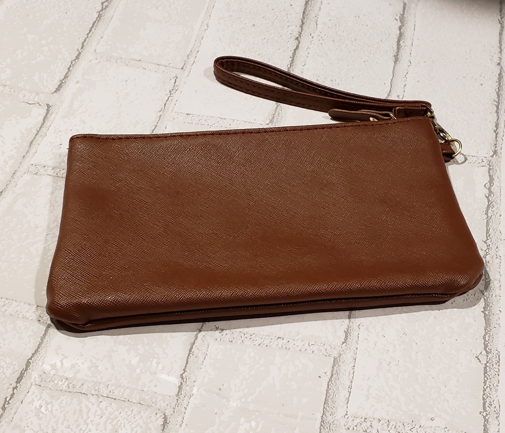 Adrienne Vittadini Wristlet - Picture 2 of 6